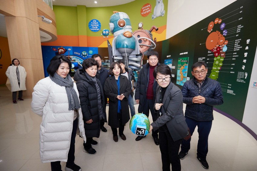 20191129 행정사무감사 현지확인(경제환경위원회)(5)-용인시기후변화체험교육센터.jpg