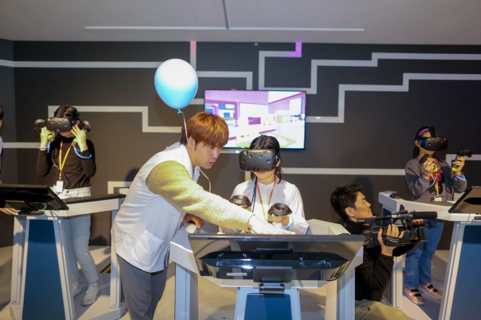 시연하는 어린이들 모습.jpeg