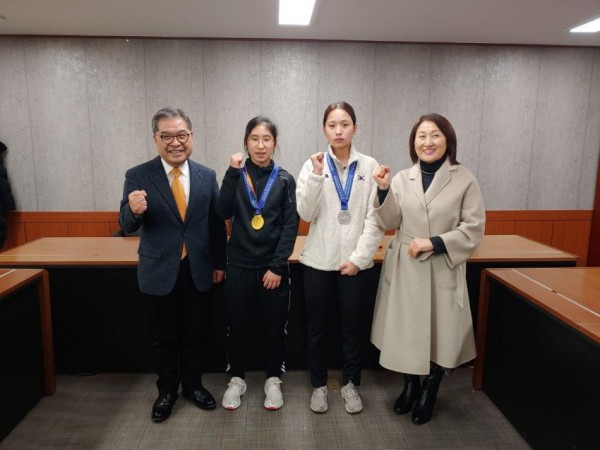 이재정 경기도교육감, 제101회 전국동계체육대회 빙상쇼트트랙 경기 선수 격려(사진2).jpg