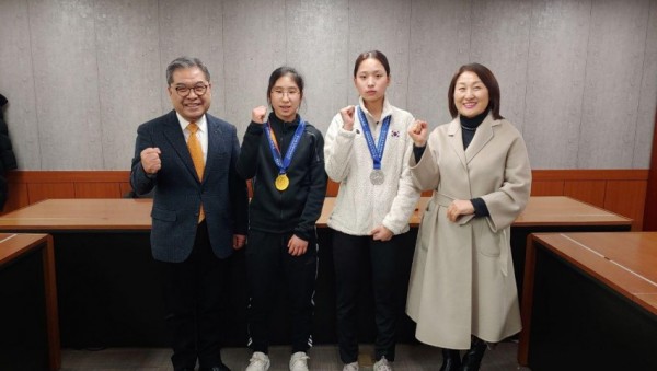 이재정 경기도교육감, 제101회 전국동계체육대회 빙상쇼트트랙 경기 선수 격려(사진2).jpg