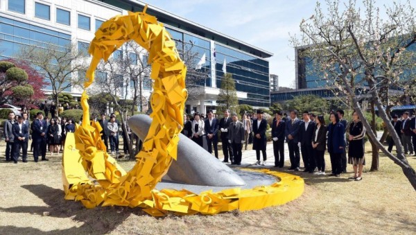 0415 경기도교육청, 16일 세월호 참사 6주기 맞아 추모 행사 진행(사진4-2017.4.12. 조형물 제막식 행사 사진).jpg