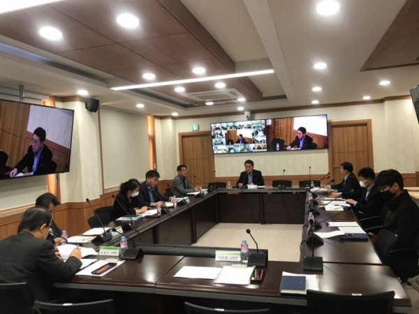 0416  도교육청, 지역경제 살리기 모색 시설사업비 조기집행 방안 논의(사진1).jpg