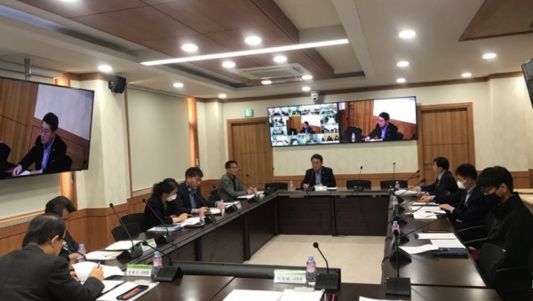 0416  도교육청, 지역경제 살리기 모색 시설사업비 조기집행 방안 논의(사진1).jpg