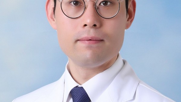 [사진1] 연세대학교 의과대학 용인세브란스병원 신경과 정석종 교수.jpg