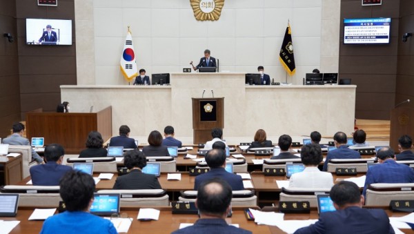20200612 용인시의회, 제244회 제1차 정례회 제2차 본회의 열어.jpg