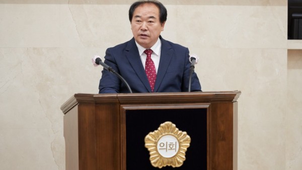 20200612 제244회 정례회 제2차 본회의-시정질문(김운봉 의원).jpg