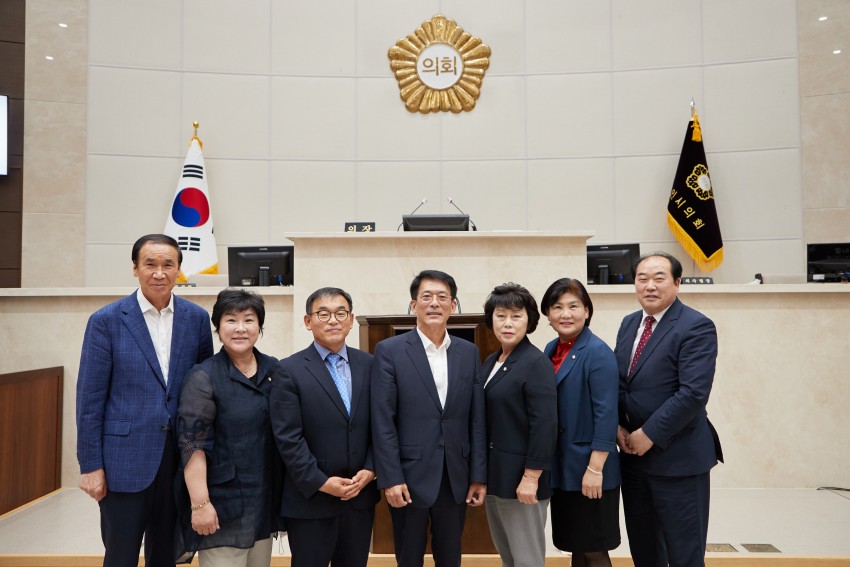 20200701 제8대 후반기 의장단 선출-01.jpg