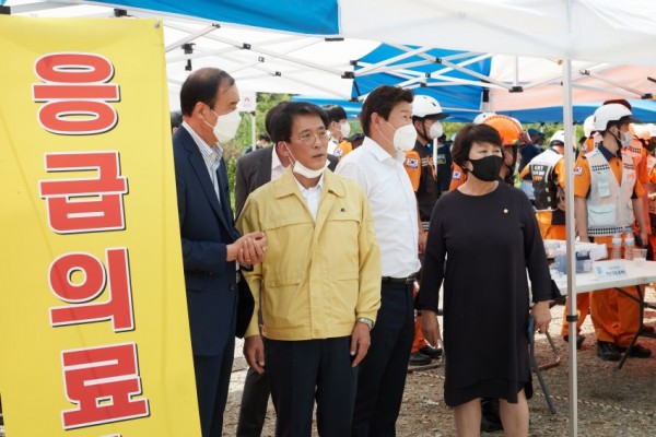 20200721 [용인시의회 동정] 용인시의회, 양지SCL물류센터 화재 현장 점검.jpg