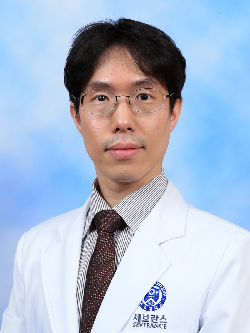 [사진1] 용인세브란스병원, 국내 최초 로봇 이식신우-본인요관문합술 성공_비뇨의학과 나준채 교수.jpg