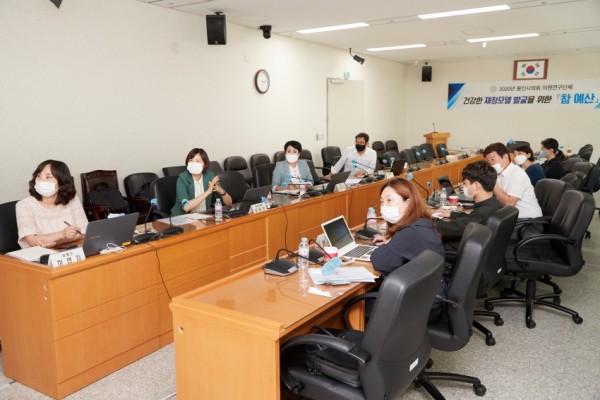 20200820 의원연구단체 참예산 특강-03.jpg
