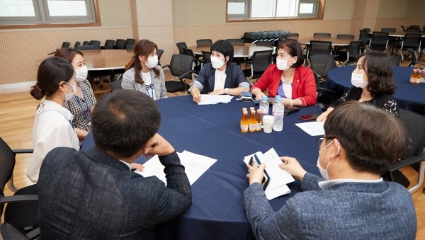 20200731 용인시의회 경제환경위원회, 코로나19 격리시설 근무자 위문.jpg