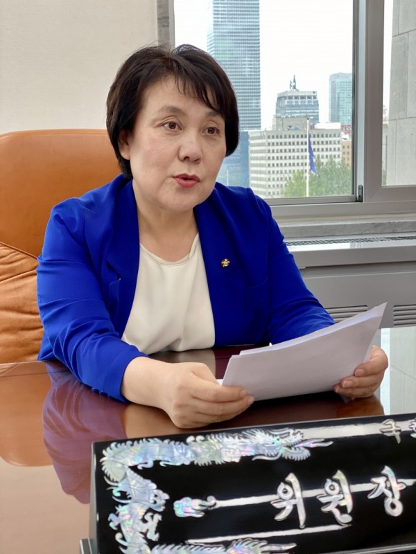 정춘숙 국회 여성가족위원장.jpg