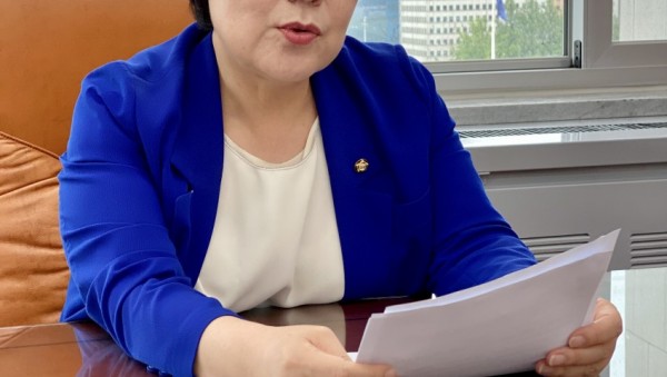정춘숙 국회 여성가족위원장.jpg