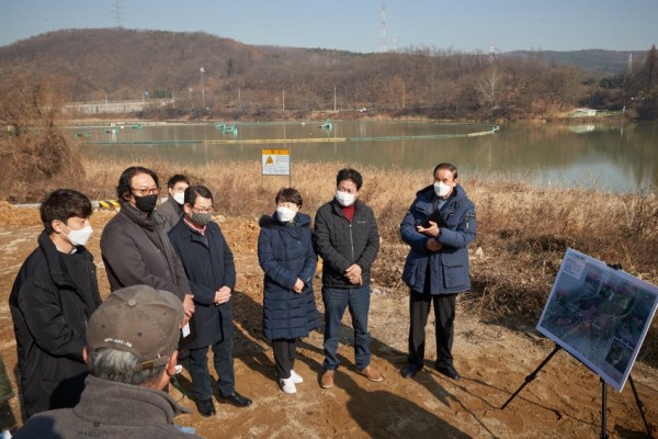 20201126 행정사무감사 현지확인-도시건설위원회(1)-고기근린공원 조성대상지 현장.jpg