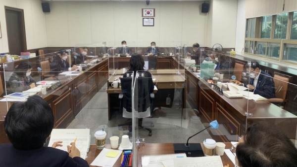 20201127 제247회 제2차 정례회-행감 2일차(1)-자치행정위원회.jpg