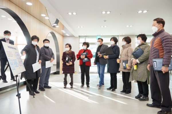 20201127 행정사무감사 현지확인-문화복지위원회(1)-기흥중학교.jpg
