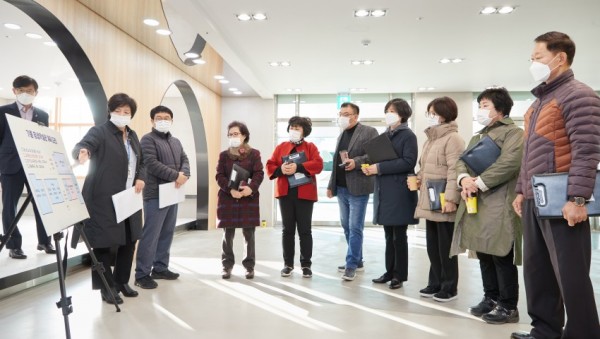 20201127 행정사무감사 현지확인-문화복지위원회(1)-기흥중학교.jpg