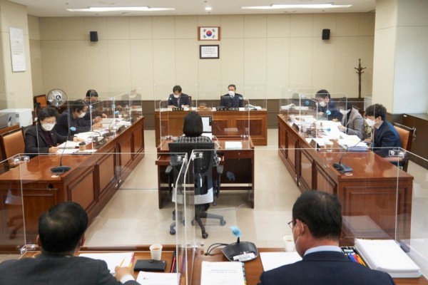 20201201 제249회 제2차 정례회-행감 6일차(3)-도시건설위원회.jpg