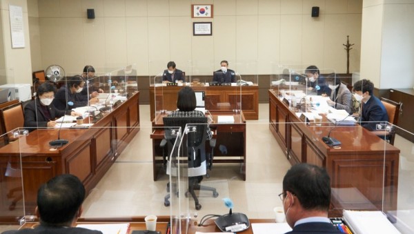 20201201 제249회 제2차 정례회-행감 6일차(3)-도시건설위원회.jpg