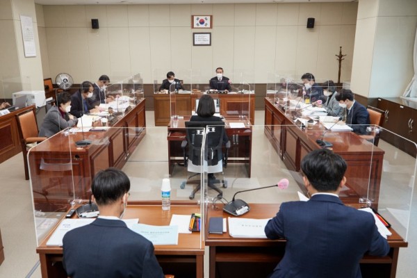 20201204 도시건설위원회 행감 9일차-강평 실시.jpg