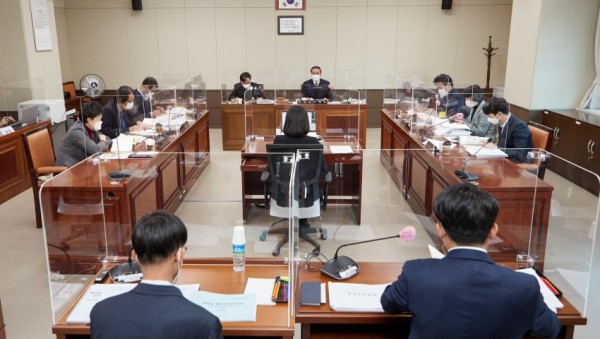 20201204 도시건설위원회 행감 9일차-강평 실시.jpg