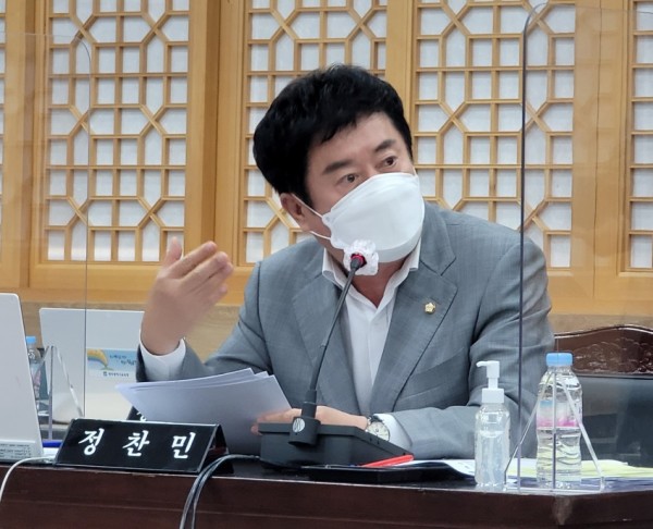 정찬민 의원_보도자료용 배포사진3.jpg