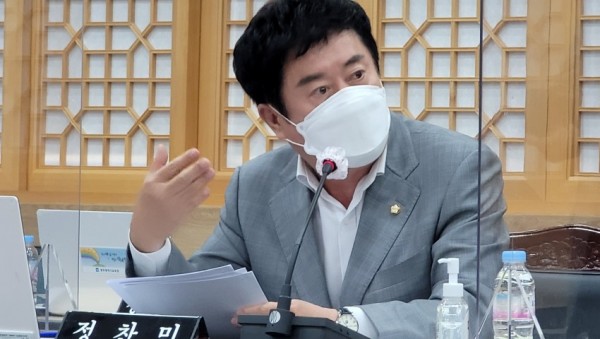 정찬민 의원_보도자료용 배포사진3.jpg