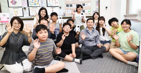 7-3. 지난 7월 13일 백봉초등학교 학습현장을 찾은 이상일 용인특례시장.jpg