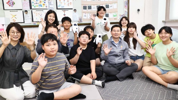 7-3. 지난 7월 13일 백봉초등학교 학습현장을 찾은 이상일 용인특례시장.jpg