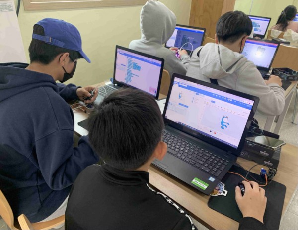 경기공유학교 운영 사진 4 - AI디지털 공유학교.jpg