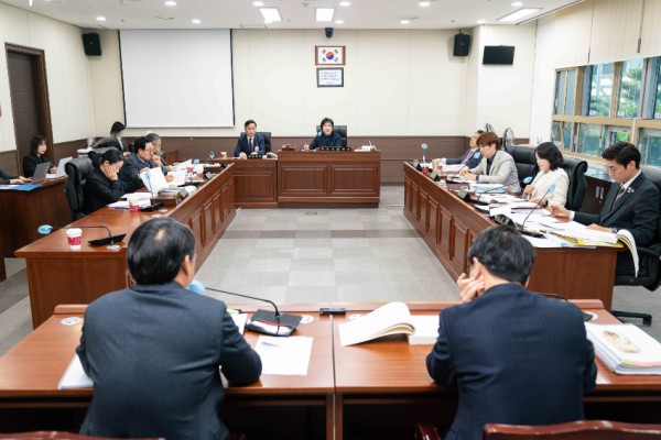 20231121 행정사무감사 1일차(2)자치행정위원회.jpg