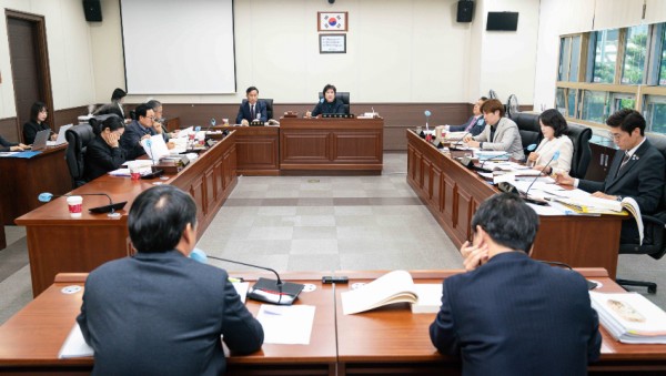 20231121 행정사무감사 1일차(2)자치행정위원회.jpg