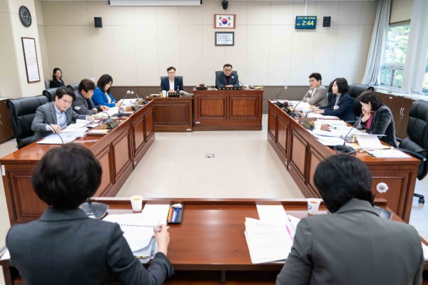20231121 행정사무감사 1일차(4)경제환경위원회.jpg