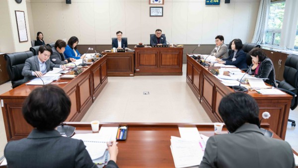 20231121 행정사무감사 1일차(4)경제환경위원회.jpg