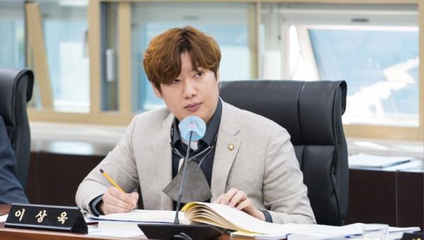 사진_행정사무감사_이상욱의원.jpg