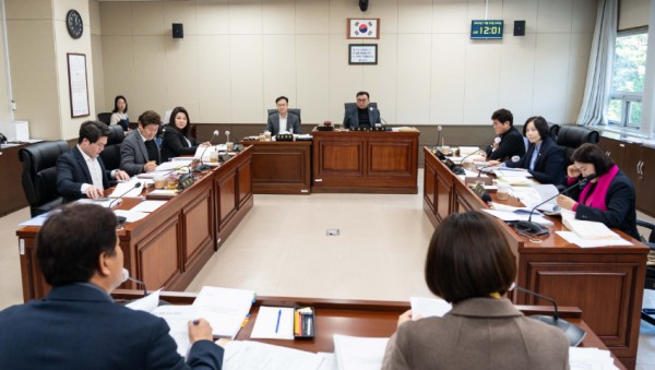 20231122 행정사무감사 2일차(2)경제환경위원회.jpg