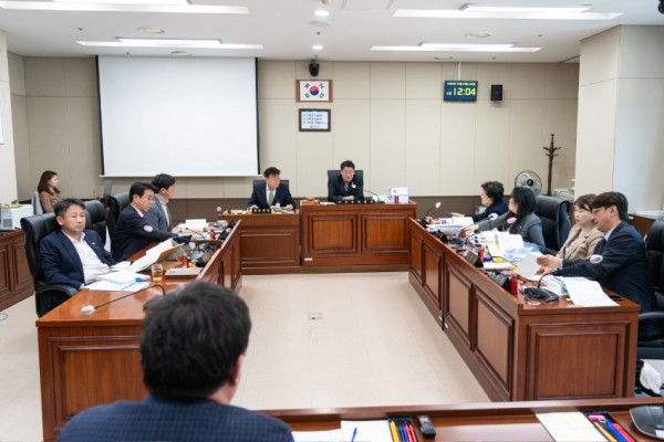 20231122 행정사무감사 2일차(3)도시건설위원회.jpg