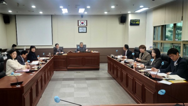 20231123 행정사무감사 3일차(1)자치행정위원회.jpg