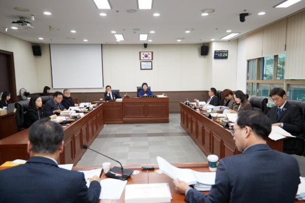 20231128 행정사무감사 8일차(1)자치행정위원회.jpg