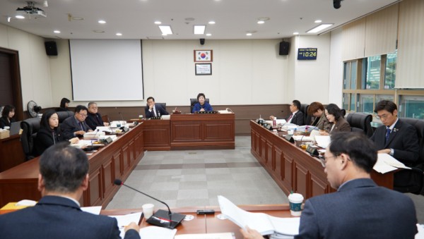 20231128 행정사무감사 8일차(1)자치행정위원회.jpg