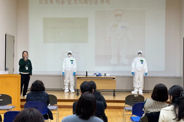 5. 용인특례시는 지난 27일 처인구보건소 대회의실에서 겨울철 조류인플루엔자(AI) 특별방역 대책 기간을 맞아 인체 감염에 대비한 합동 대응 훈련을 했다..jpg