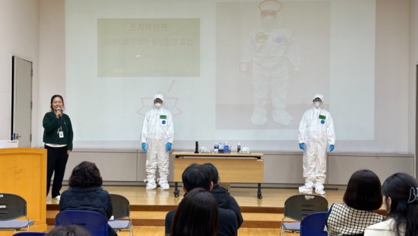 5. 용인특례시는 지난 27일 처인구보건소 대회의실에서 겨울철 조류인플루엔자(AI) 특별방역 대책 기간을 맞아 인체 감염에 대비한 합동 대응 훈련을 했다..jpg