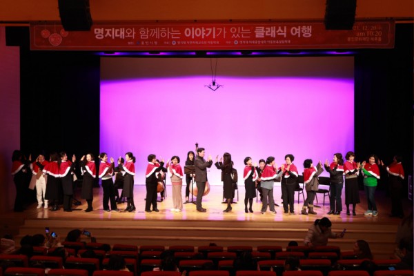 1-2. 이상일 용인특례시장이 지난 20일 명지아동연구소가 개최한 클래식 연주회에서 아이들에게 특별한 추억을 선사했다..jpg