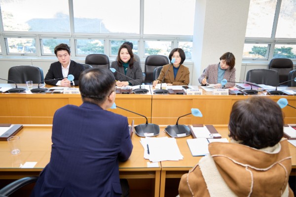 20240116 용인특례시의회, 용인 소상공인·골목상권 애로사항 청취 간담회 개최(1).jpg