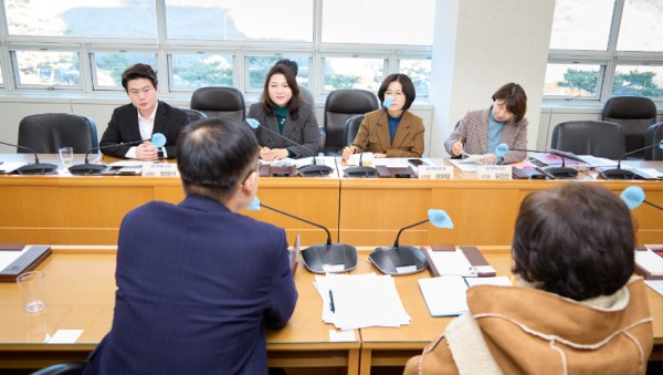 20240116 용인특례시의회, 용인 소상공인·골목상권 애로사항 청취 간담회 개최(1).jpg