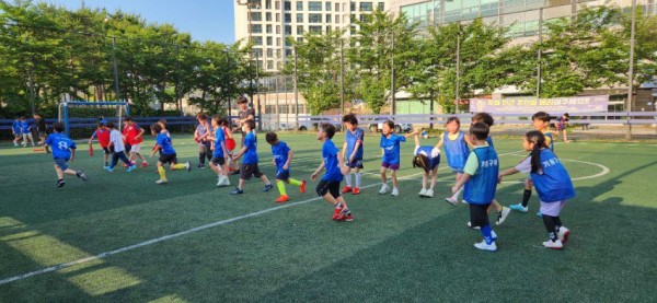 6. 기흥구가 생활체육 프로그램을 운영한다. 유소년 풋살 프로그램 운영 모습..jpg