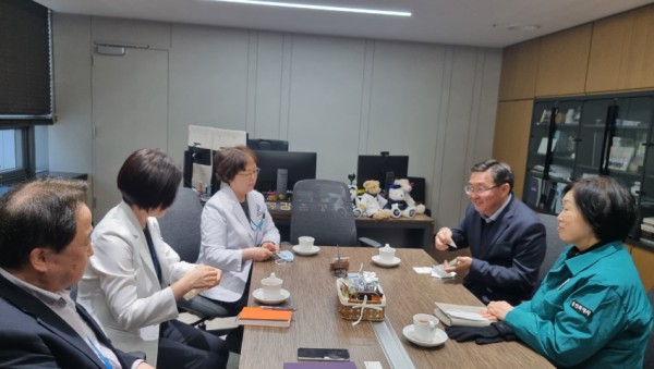 4. 류광열 용인특례시 제1부시장이 26일 용인세브란스병원 관계자들의 목소리를 경청하고, 향후 대책을 논의했다..jpg