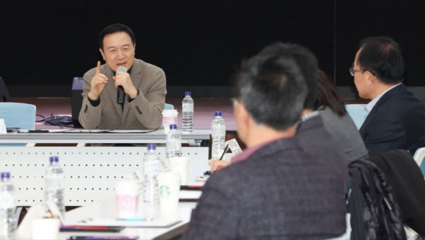 임태희경기도교육감이 3월19일 경기도교육청북부청사에서 열린 2024 상반기 교육지원청 인사업무 담당 과장 협의회에서 인사말씀을 하고 있다.(사진1).jpg