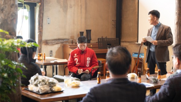 첨부3. 백암면 주민들과 간담회를 갖은 이원모 국회의원 후보의 모습.jpg