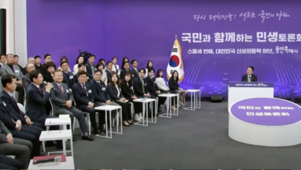 1. 25일 용인특례시청에서 개최된 국민과 함께하는 민생토론회에서 이상일 용인특례시장이 발언하고 있다.(사진-KTV 갈무리).jpg